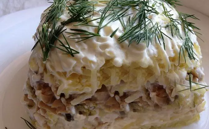 Салат с грибами и картошкой: как приготовить вкусно и быстро?