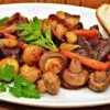 Жаркое с грибами и картошкой – ужин из печи