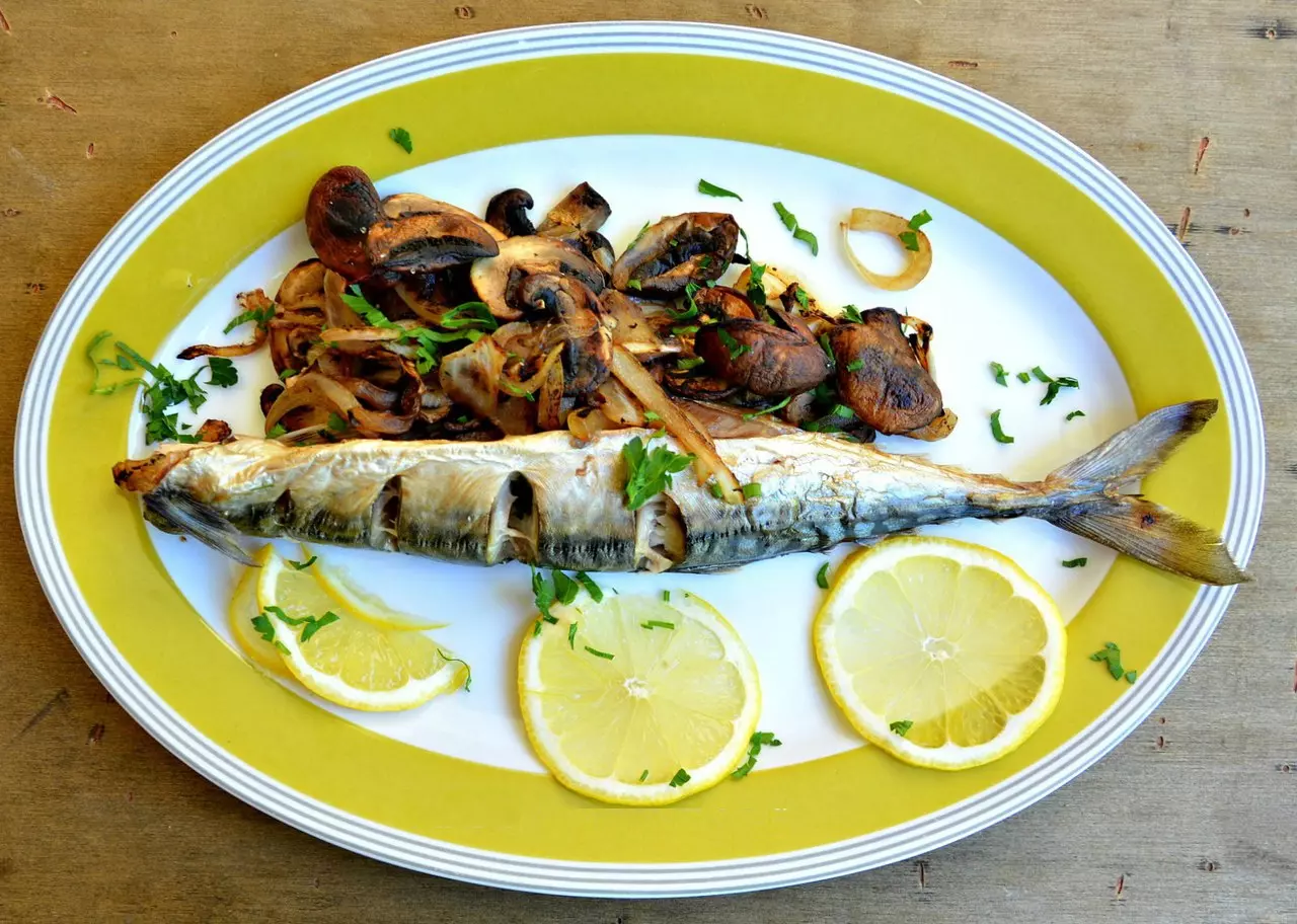 Рыба с грибами – 3 варианта приготовления